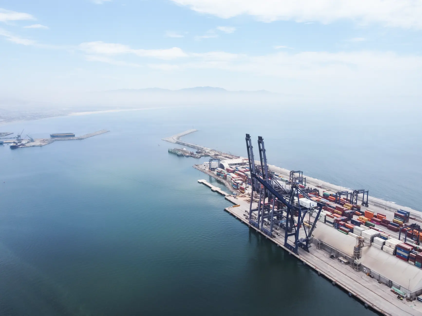 青岛亚盟国际物流:2025海运空运运费波动趋势与外贸企业成本管控策略正文配图 1